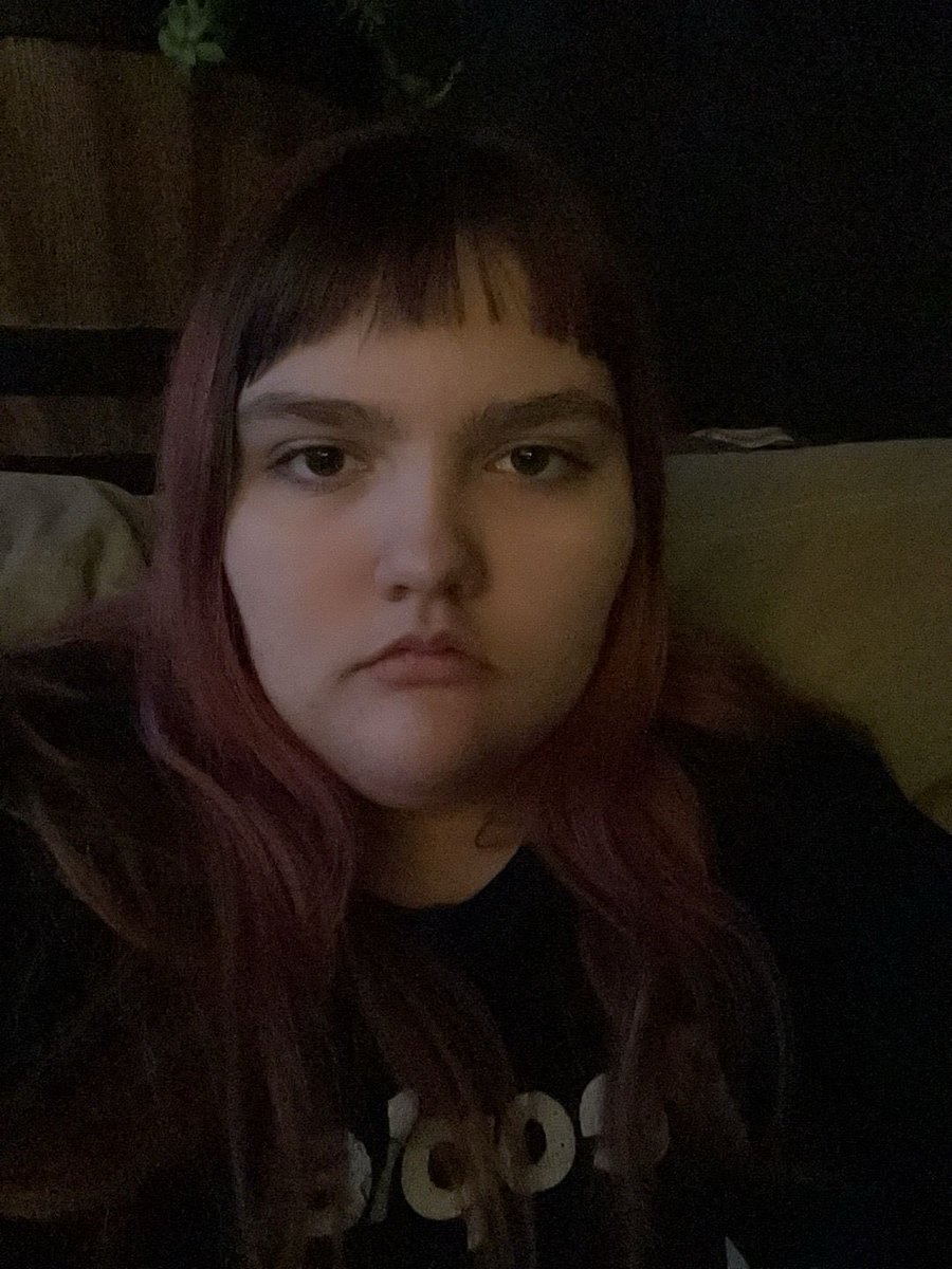 disorderedlea's tweet image. I just cut my baby bangs and I look like an obese version of ivy wolk. help me.