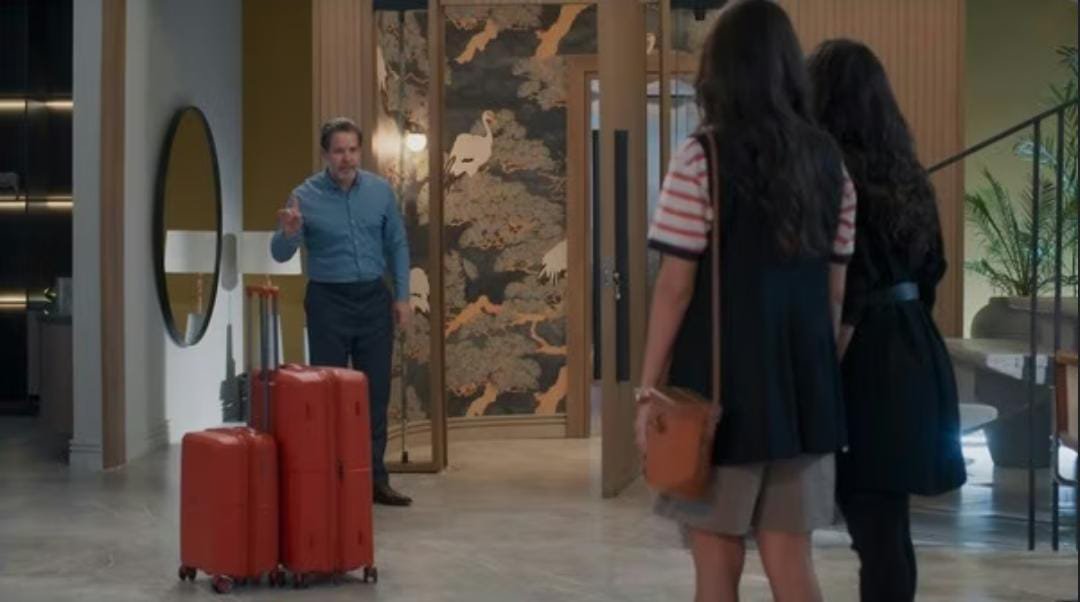 gabrubiss's tweet image. ate parece que todas as roupas e livros da lorena couberam aqui, queremos justiça!!!!!