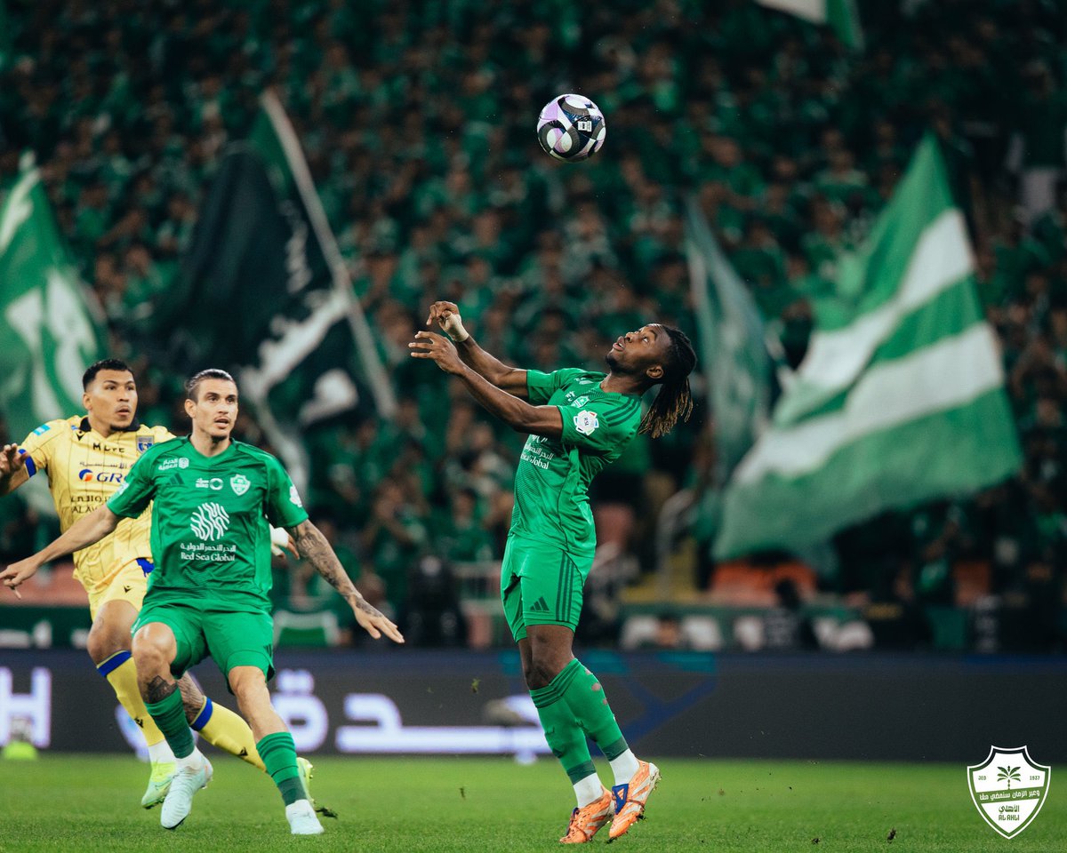 في قرار لازم يصدر من (ماتياس) 

-إعتبار" اتانغا" من ضمن الـ8أجانب في النادي #الاهلي ولايعتبره مواليد..

-لأن اللي جالس يقدمه عظيم بمعنى الكلمه.