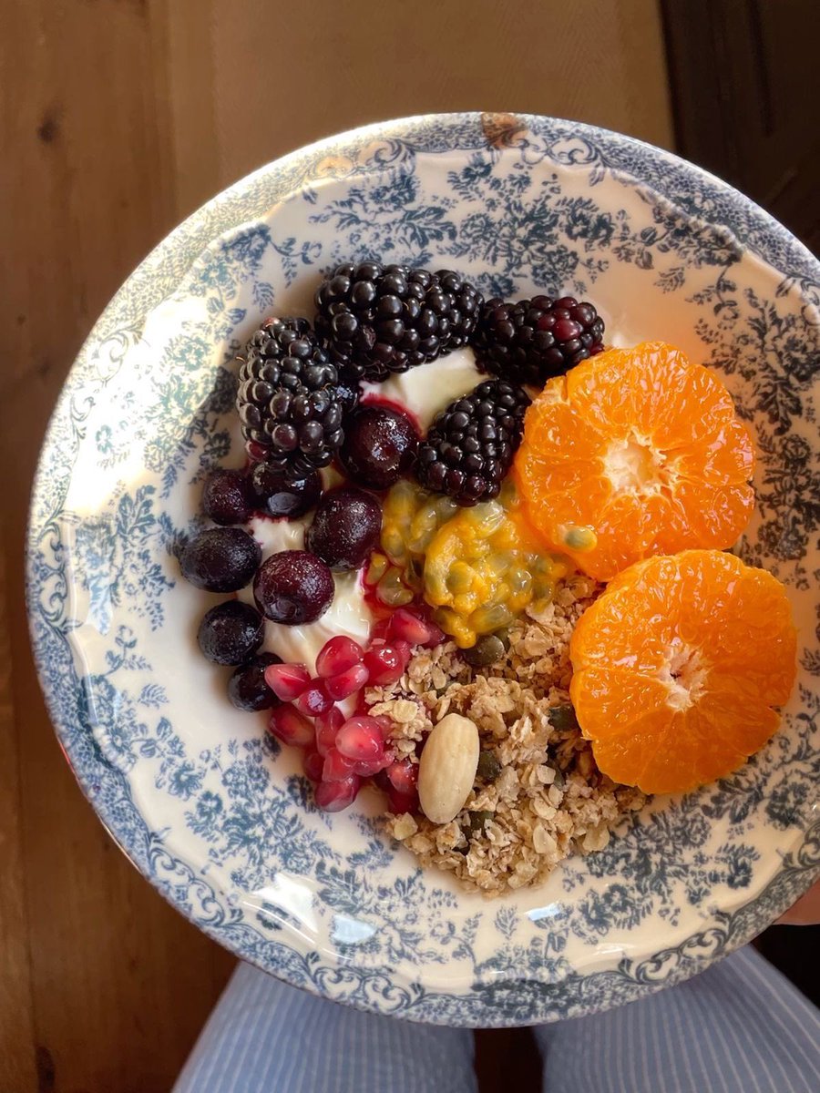 ohnosheknows's tweet image. yogurt bowls are so pretty