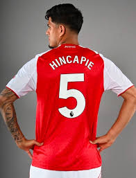 ManCity_Es's tweet image. No dejo de sorprenderme con lo cogidos que son los fans del Arsenal. Se gastan €50m en un central reserva como Hincapié, Manchester City gasta la mitad (€25m) y critican.

Incluso, habiendo Arsenal gastado más en los últimos años. Millonario criticando millonario. Mucho trauma.