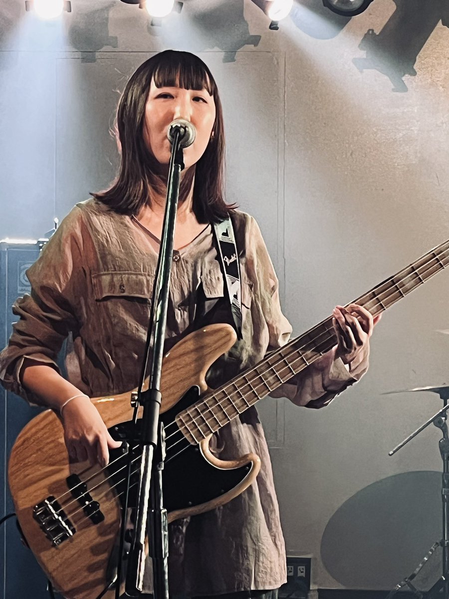 yohira最後のライブ
大好きだった
なんていうのかなあ、メンバーひとりひとりの思いがぐいぐい伝わってくるというか
若さゆえの勢いと、若さゆえの頼りなさみたいのと、激しいサウンドの中に垣間見れる優しさとか
出会えてよかった
ありがとう
みんな自信を持って次のステップに進んでほしい