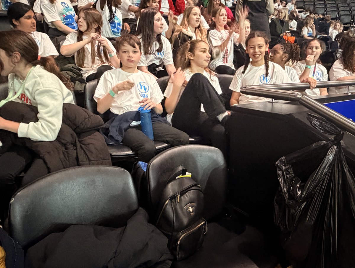 Miss Devlin tweet media