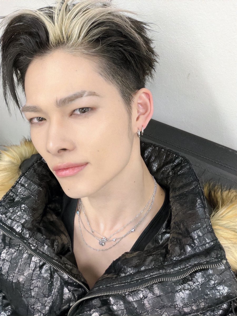 enhypenweverse's tweet image. [ #니키’s Post ] 260116

#NI_KI: The long-awaited day is finally here~
I’ll make sure every stage stays etched in your mind
Let’s Gooooooo
Knife

@ENHYPEN_members @ENHYPEN #ENHYPEN #엔하이픈