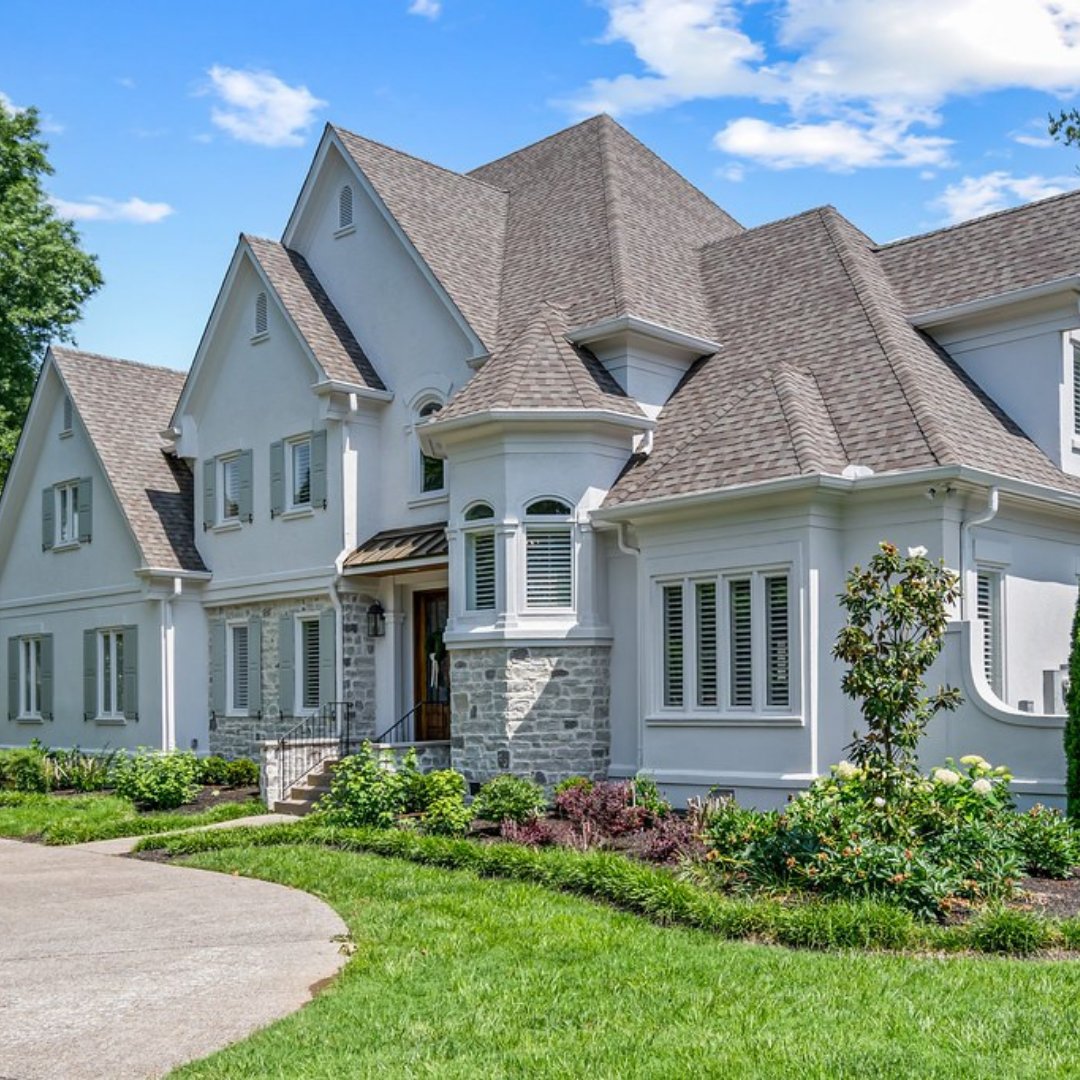 CustomHomesTN's tweet photo. Strong curb appeal isn’t about trends, it’s about proportion, materials, and how the home sits on the land. January is a great time to evaluate exterior designs without seasonal distractions. https://t.co/I2zT0ZoQW2
 #ExteriorArchitecture #CustomHomes #TennesseeDesign #HomeStyle https://t.co/sd36Cui1Xj