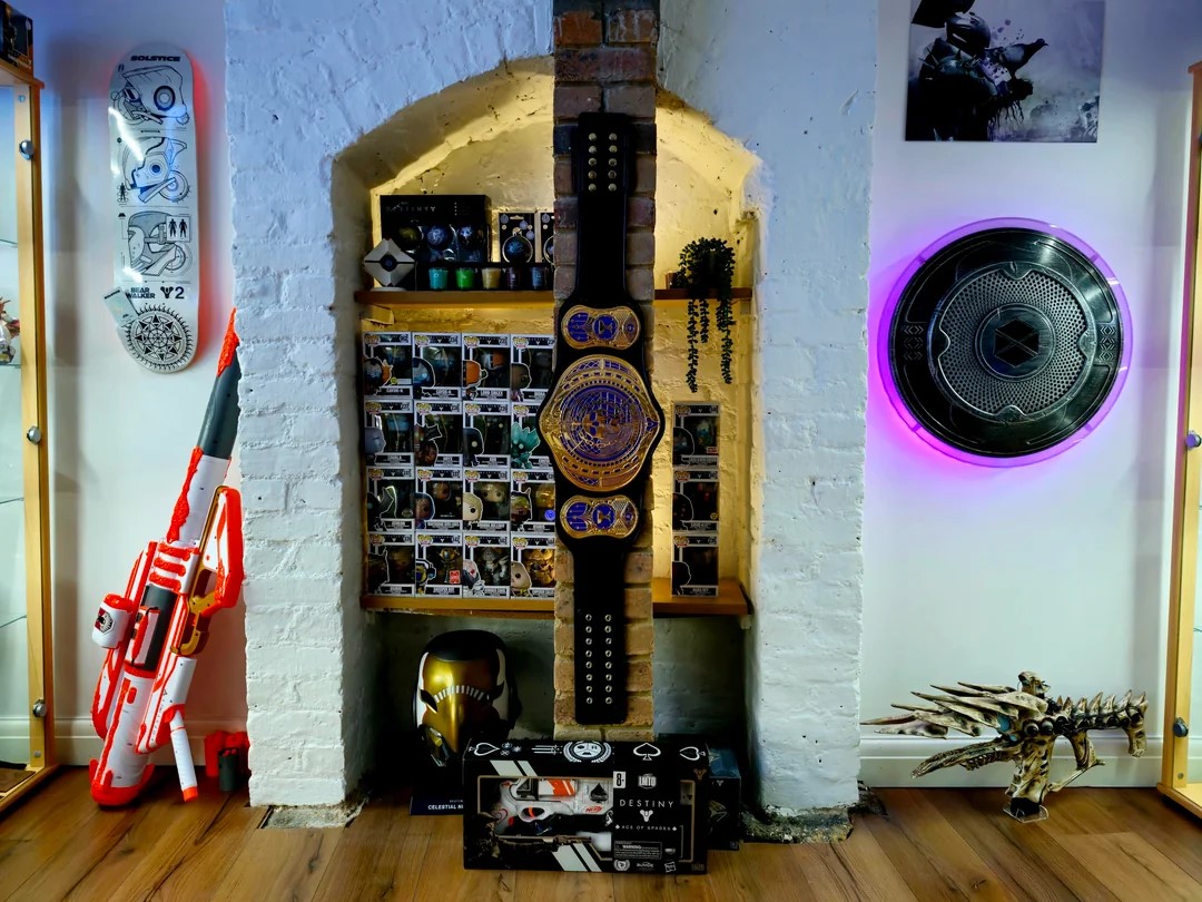 blueberriesGG's tweet image. This guy is a GAMER

Seriously, though, this is very impressive. I dare someone to find a Destiny 2 setup that goes harder than this! Very nice u/EYEONME2534 🫡