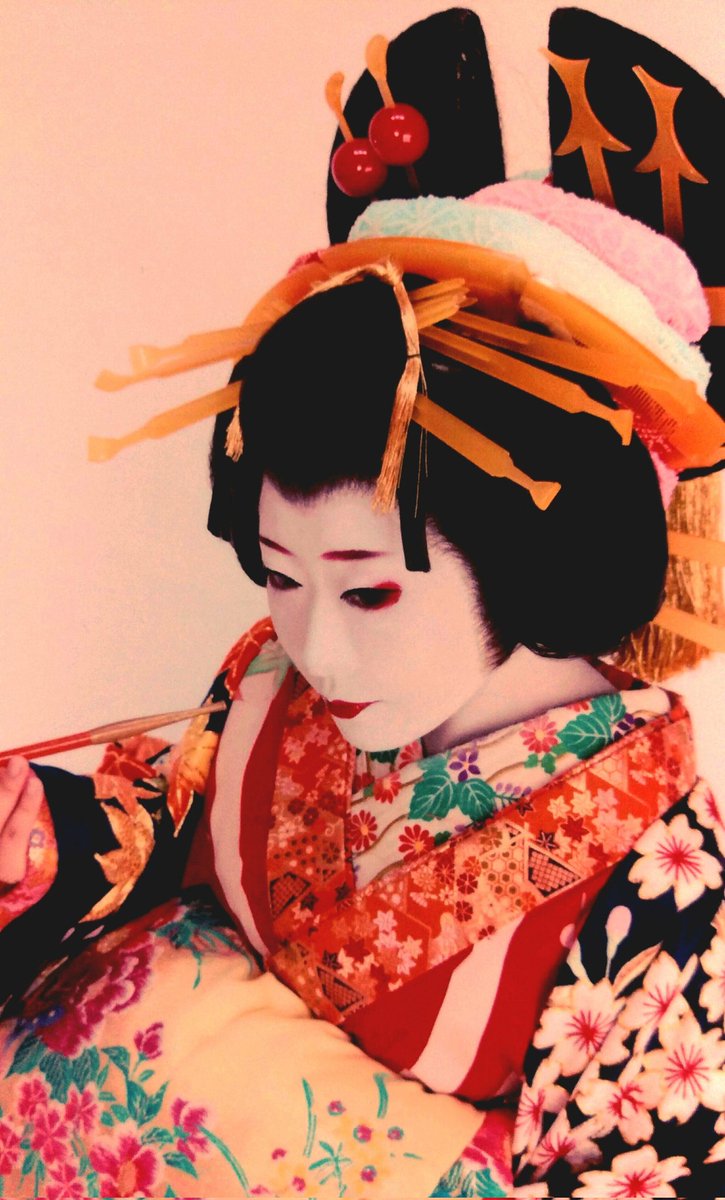 年も改まって、ふと気になって十年前って何してたかなと、画像フォルダ遡ったら花魁コスしてたwww
友だちと京都旅行した時のやつだwww懐かしすぎる🤣