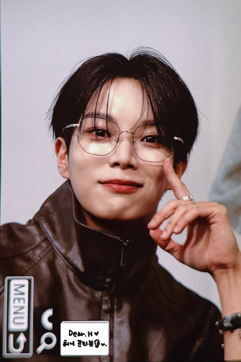 DearH_804's tweet photo. 260116 pre.

🍫🥟

#동헌 #이동헌 #DONGHEON #李东宪 #ドンホン #베리베리 #VERIVERY #ベリベリ https://t.co/MiSdV9SSrA