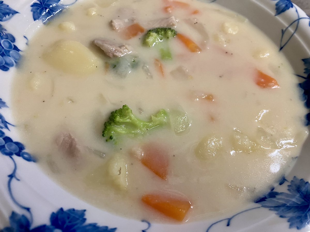 華金シチューでしたが、プールから帰って食べたので遅くなりました笑 金曜日乙リップルでしたー😊