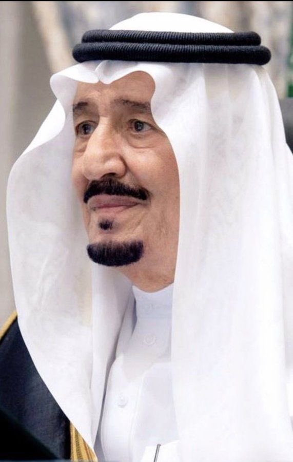 اللهم في هذه الساعة المباركة لا تدع فيه جرحاً إلا داويته ولا ألماً إلا سكنته ولا مرضاً إلا شفيته وأن تلبسه ثوب الصحة والعافية عاجلاً غير آجلاً.
 #حفظك_الله_يا_ملكنا 
#الملك_سلمان_بن_عبدالعزيز