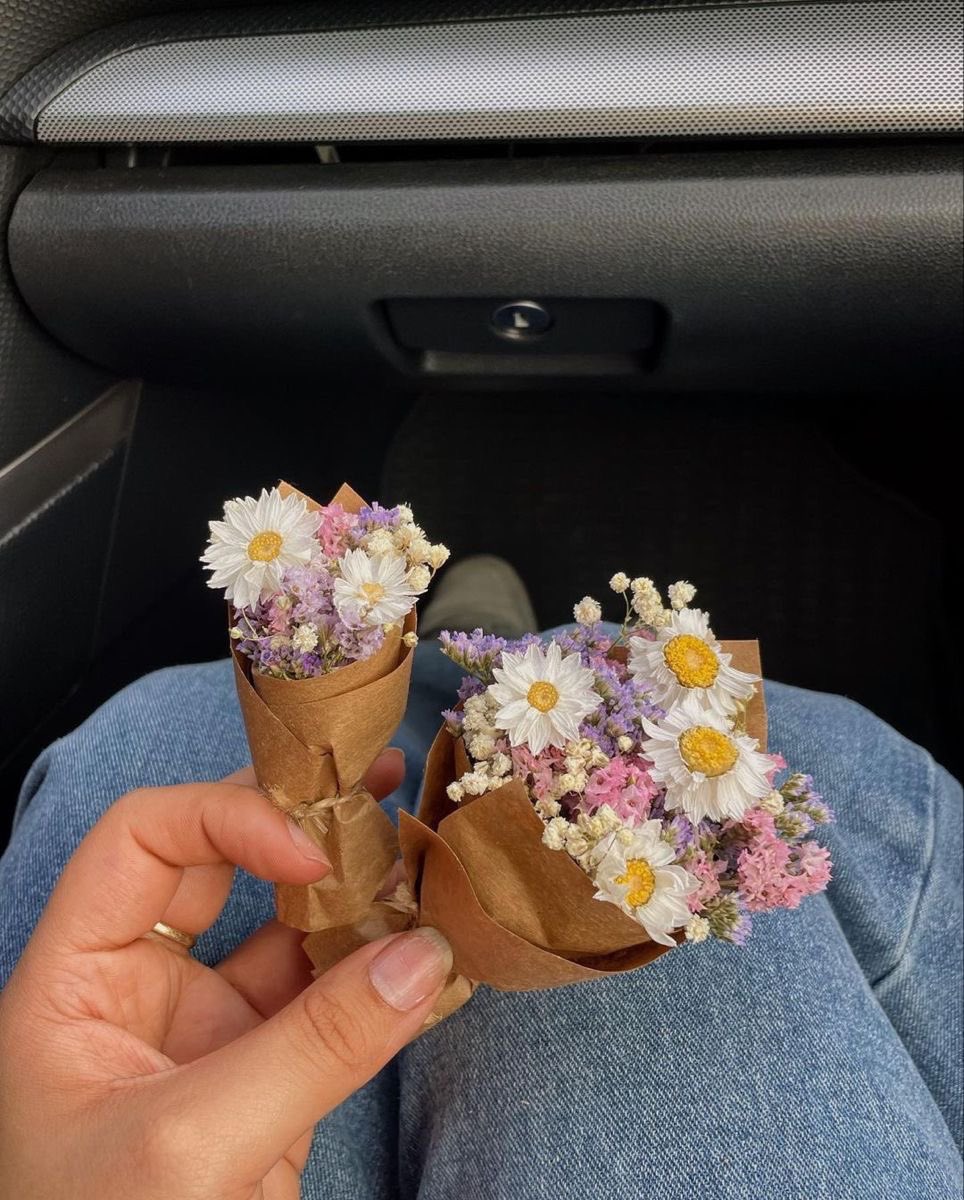 i3Moment's tweet image. Mini flower bouquets