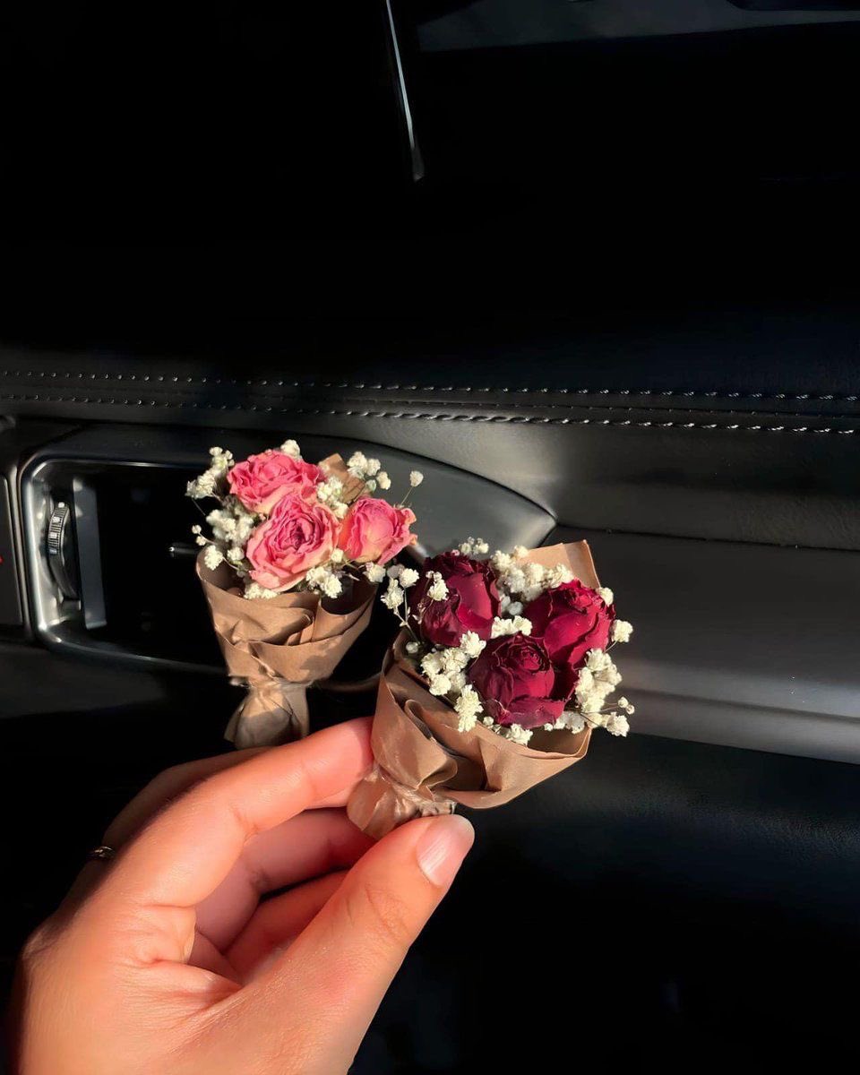i3Moment's tweet image. Mini flower bouquets