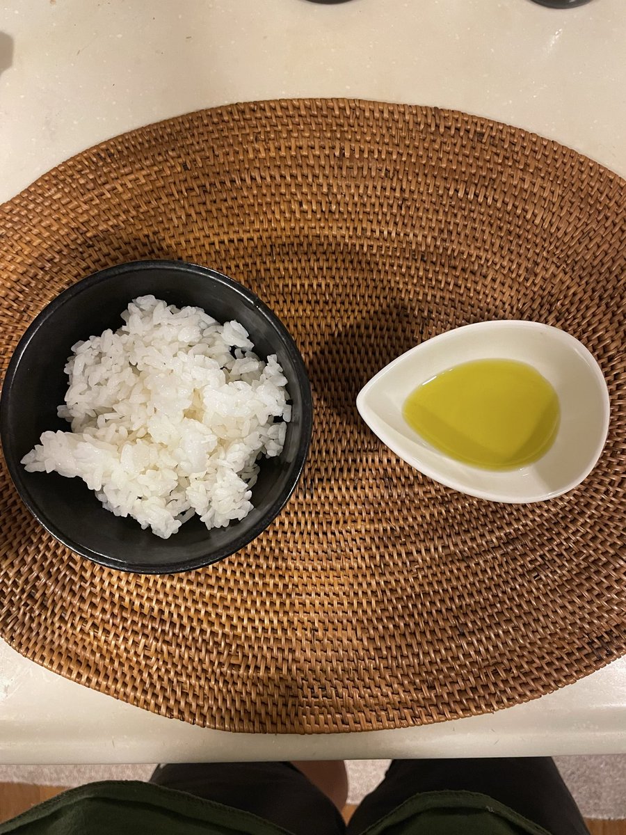 Und1sputedJ's tweet photo. 【3日にひとつ、体が変わる食事の話】

アンケートで
「食事・生活のワンポイント」が1位だったので今日から3日に1回、投稿していきます🍽️初回は PFCバランス。
P・C＝1g 4kcal
F＝1g 9kcal
脂質は少量でもエネルギー量が大きくなりやすい。だから大事なのは抜くことじゃなく、量を知って使うことです https://t.co/J5riq9H9av