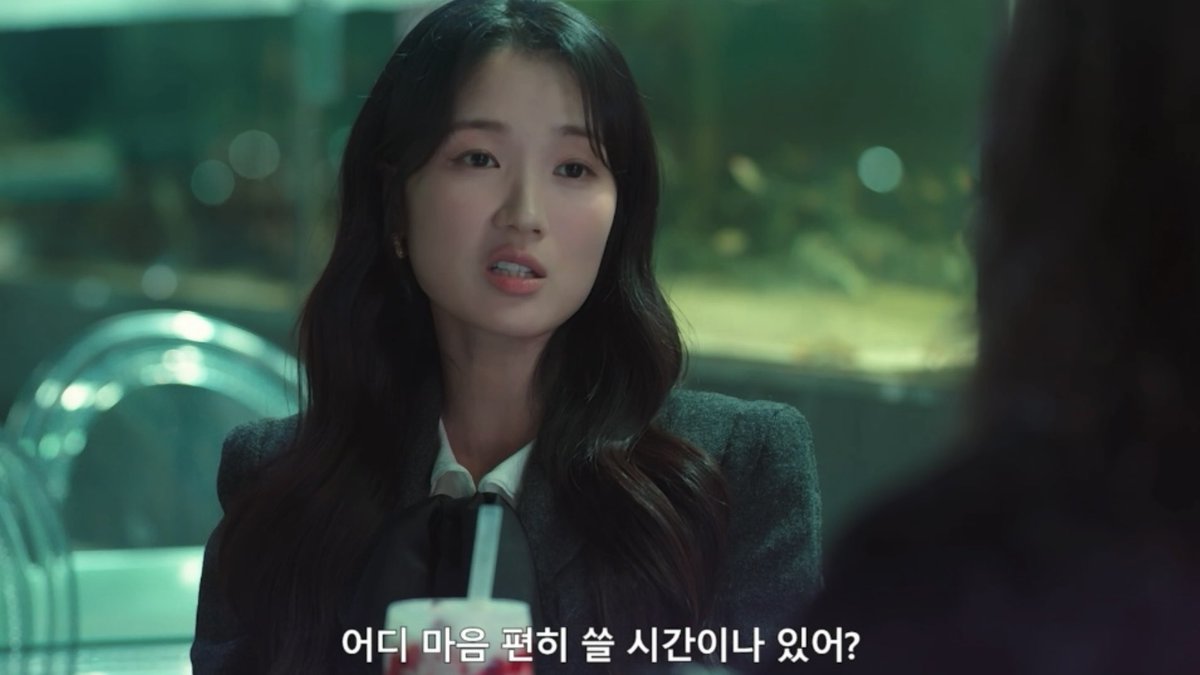 오인간 보다가 별안간 은호한테 팩폭 맞음..

“지하철에 낑겨서 출근하고
열몇 시간씩 일하다가  퇴근하면
밤엔 지쳐서 자야 되고
그렇게 푼돈 몇 번 벌어봤자
어디 마음 편히 쓸 시간이나 있어?”
