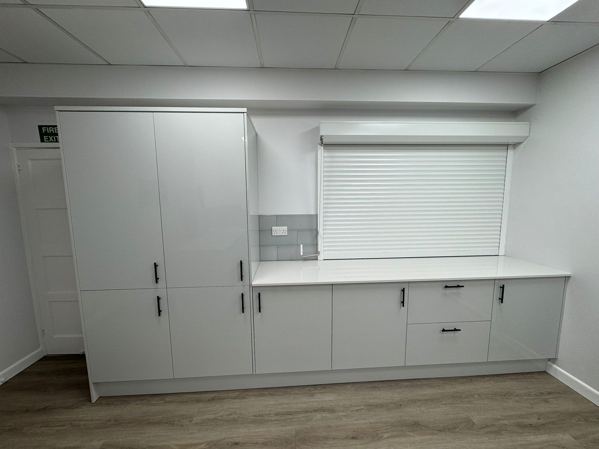 TProperties_'s tweet photo. Renewed with purpose, ready to serve.
2025 finished with this kitchen refurbishment at St Nicolas Church in Cranleigh.
@HowdensJoinery units, flooring and worktop were fitted by Artem and Jason, with electrics by Chris. https://t.co/3S0iMhcgzE