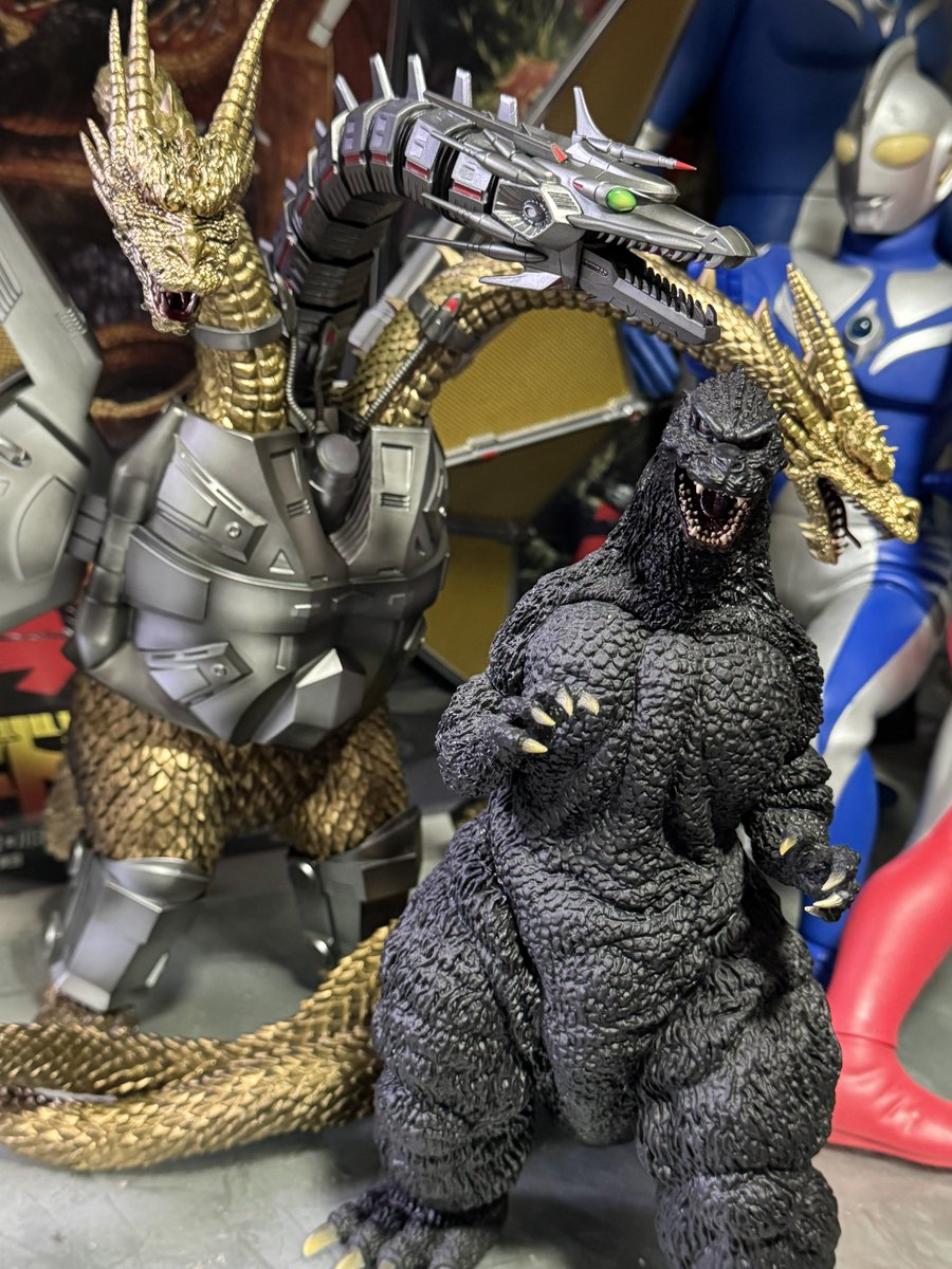 一番くじオンライン限定メカキングギドラ 開封しました。 めちゃデカく
