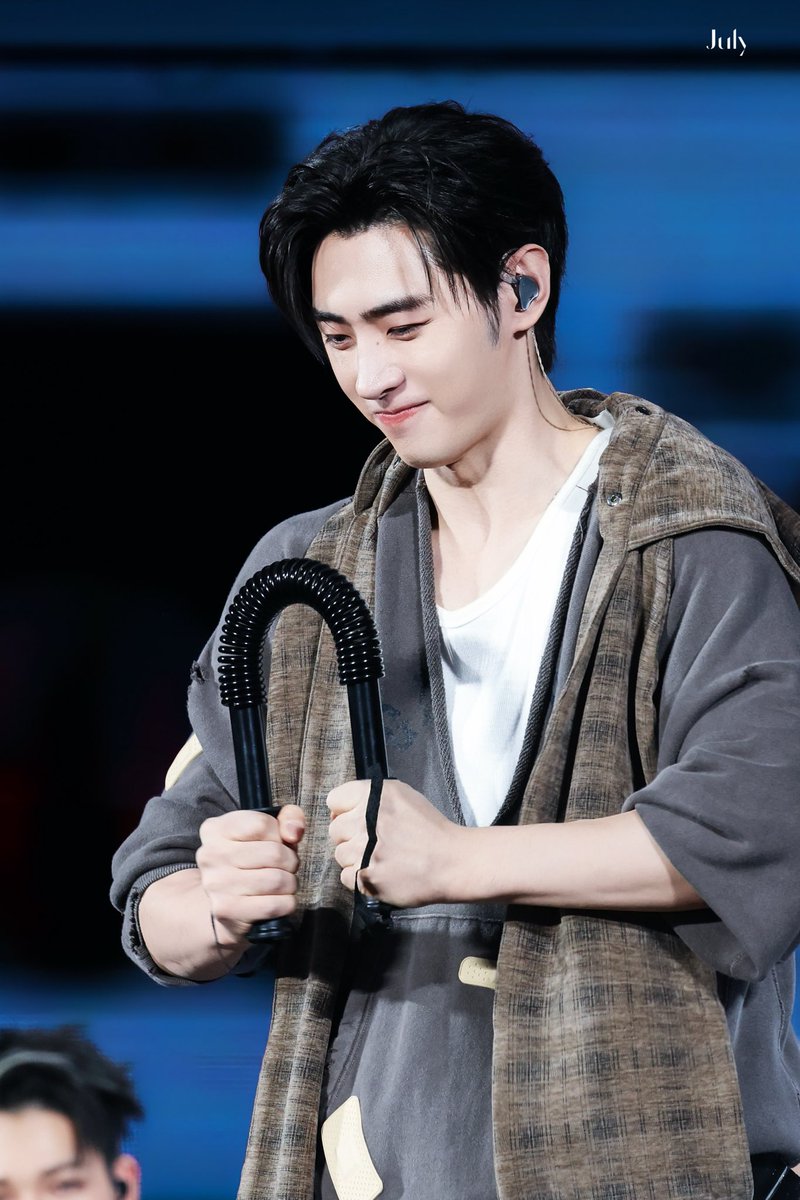 𝑱𝒖𝒍𝒚 tweet media