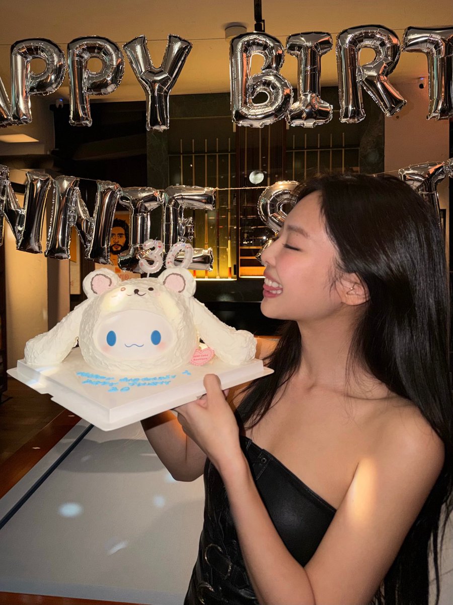 #JENNIE weverse update

“I had an unforgettable birthday thanks to BLINK. 🫶 
Thank you! 🤍”
