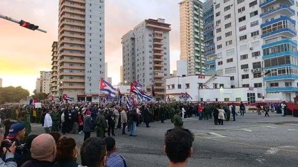"No es una multitud, es la Patria en pie de honor. No es una caravana, es el río de la lealtad que fluye." #HonorYGloria