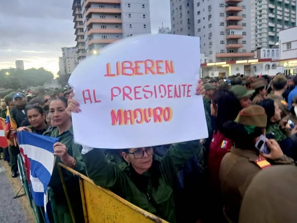 La Tribuna Antiimperialista volvió a llenarse de pueblo firme, leal y combativo. #Cuba #HonorYGloria