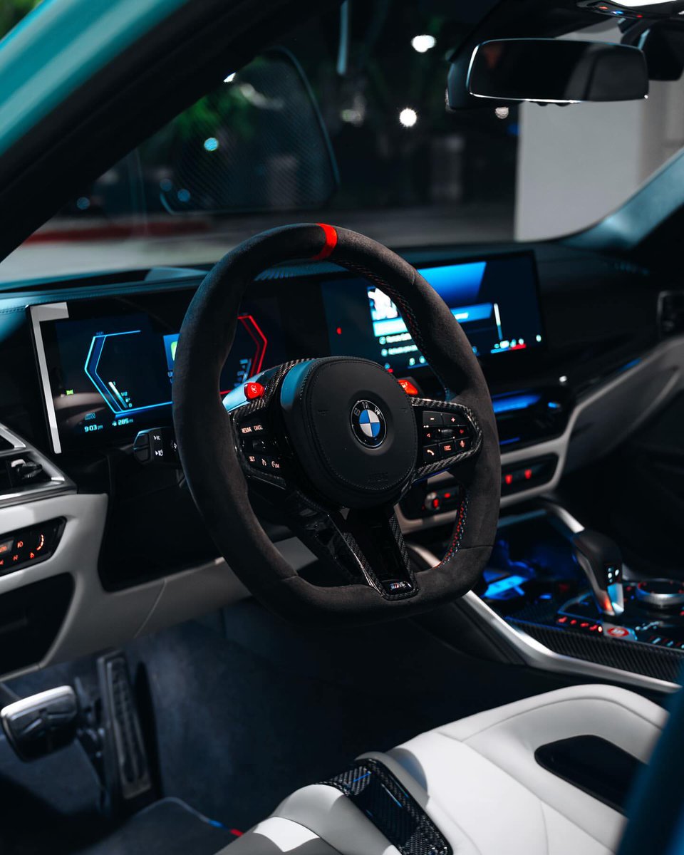 autochat360's tweet photo. BMW M4 CS in the custom Riviera Blue💙 https://t.co/blXKYWTykb