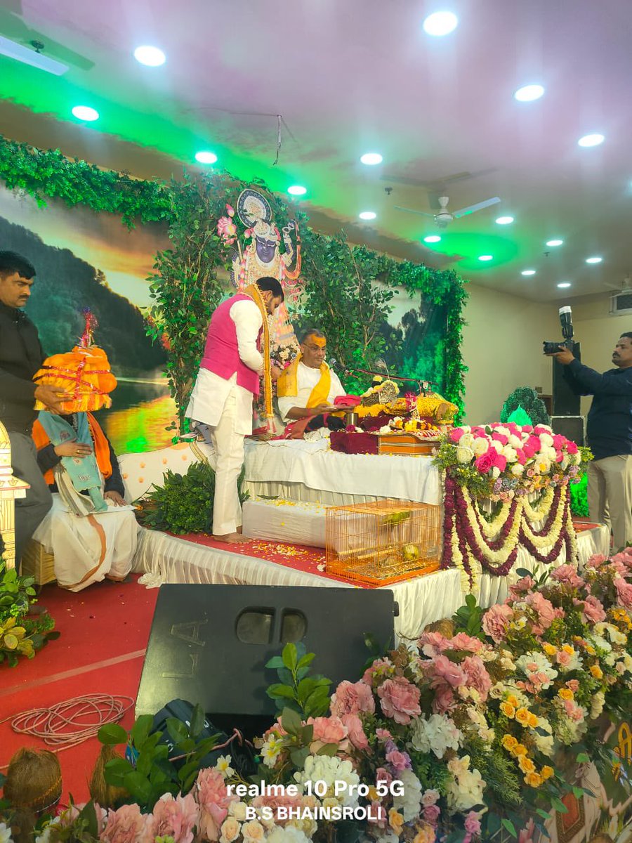 मध्यप्रदेश सरकार में मंत्री कृष्णा गौर जी द्वारा मथुरा वृंदावन में आयोजित भागवत में सम्मिलित हुए