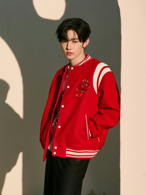 _Kpop_Stats_'s tweet photo. #ZEROBASEONE’s #ZHANGHAO defines absolute visual excellence in his newest #FILAFUSION campaign! 🏛️🔥
Serving a "luxurious New Year" aura in a masterclass of refined grace. Our center’s presence truly hits different. Simply resplendent. ✨ https://t.co/HcGdjaLgU1