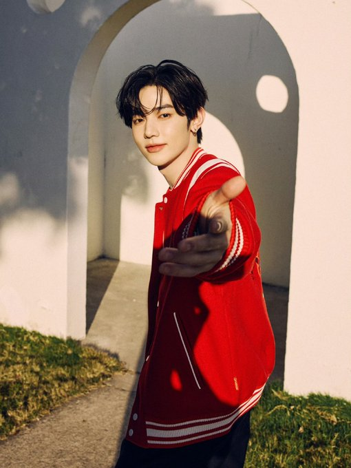 _Kpop_Stats_'s tweet photo. #ZEROBASEONE’s #ZHANGHAO defines absolute visual excellence in his newest #FILAFUSION campaign! 🏛️🔥
Serving a "luxurious New Year" aura in a masterclass of refined grace. Our center’s presence truly hits different. Simply resplendent. ✨ https://t.co/HcGdjaLgU1