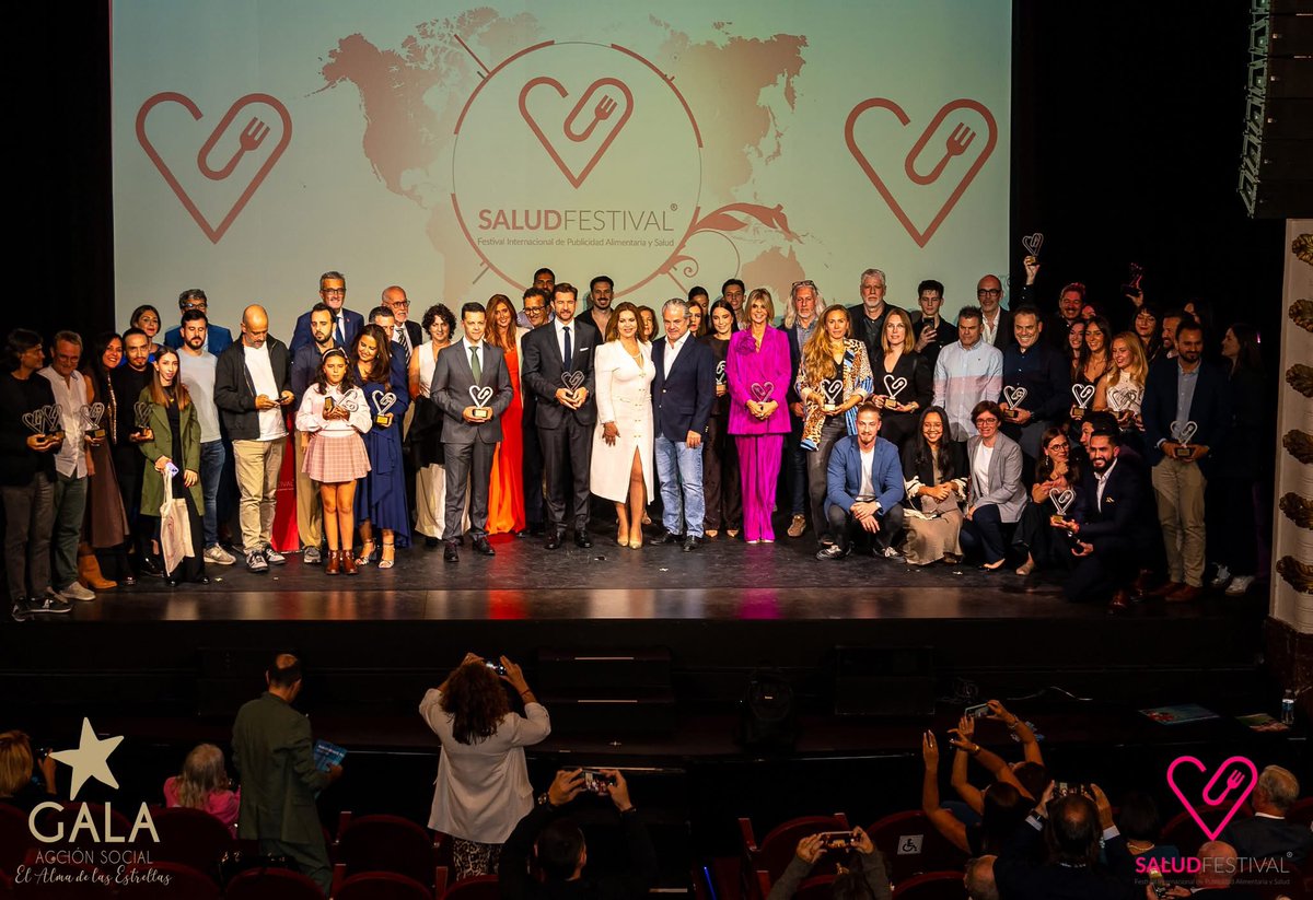 UIDE's tweet image. 🎉#OrgulloUIDE | Sebastián Estévez, estudiante de nuestra Maestría en Dirección Publicitaria y Creativa recibió dos premios internacionales en el Festival 2025 Head of Marketing Seguros Unidos en #España. 🏆 

 Lee más aquí 🔗 bit.ly/3LuvGOY  #Publicidad #Creatividad