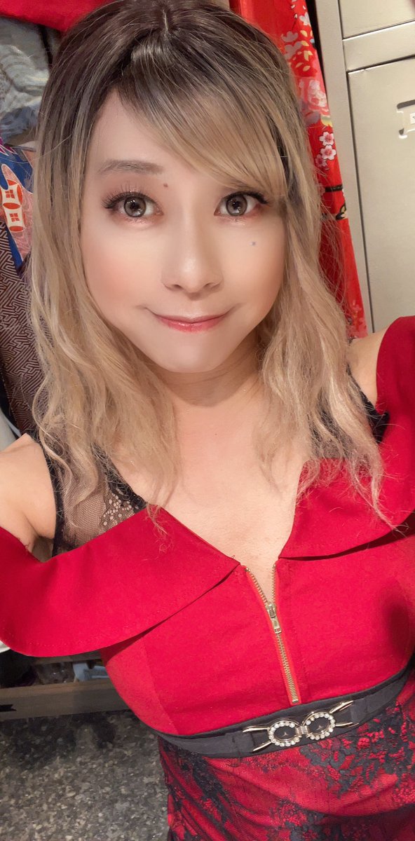 kitty7243's tweet image. 23時越えのおかまーーいん！！
立て続けにお気に入りの髪留めが折れていく、、
これが本厄の呪いか、、！！！
それかSHEINのウィッグが強いんだな🙄
悲しみに負けず朝まで頑張る💪