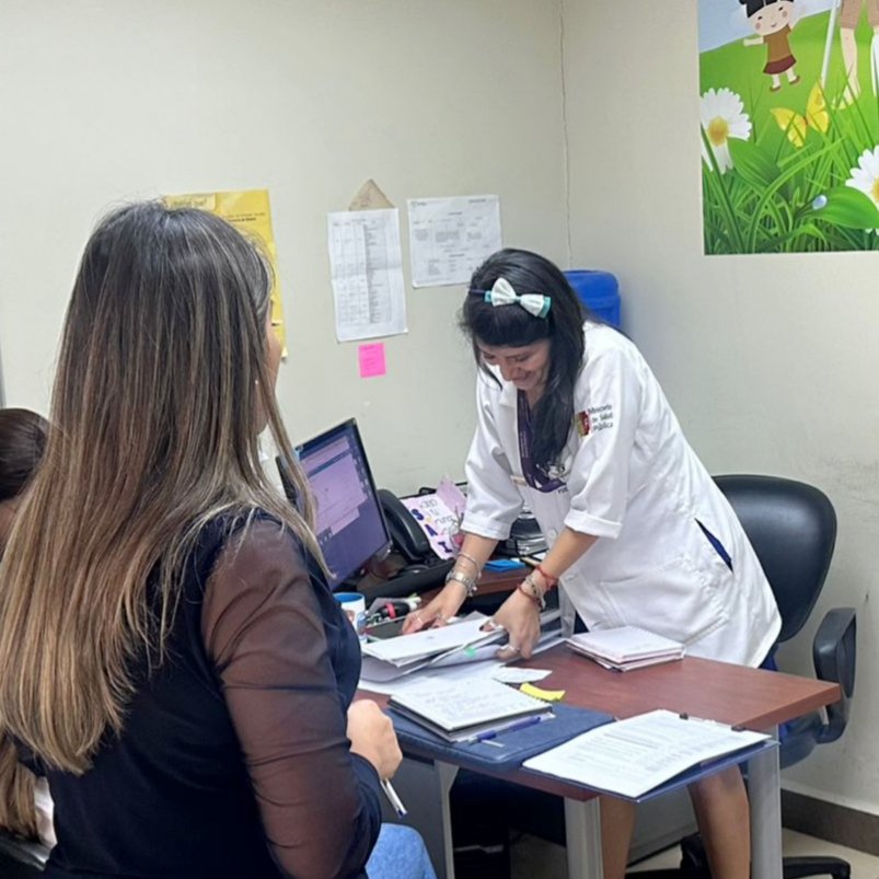 Salud_Loja's tweet photo. 🔍🤝 #ElNuevoEcuador | Personal del Proyecto de Abordaje Integral de Salud Sexual y Reproductiva de Adolescentes junto al equipo de Derechos Humanos de la Coordinación Zonal 7 – Salud, realizaron un seguimiento técnico en el Centro de Salud Tipo C de #Catamayo

#MSPEnTerritorio https://t.co/Wr2ewrithd