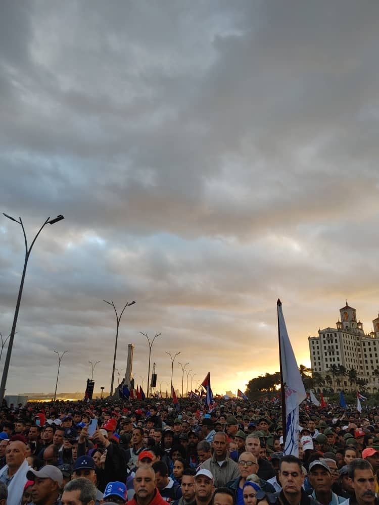 La sangre de nuestros valientes hijos regó suelo bolivariano, en  difícil batalla por la soberanía de los pueblos de América Latina. Hoy, los trabajadores del CIGB marchamos junto al pueblo, noble y valiente, en reafirmación revolucionaria, porque ¡En Cuba, no se rinde nadie! 🇨🇺