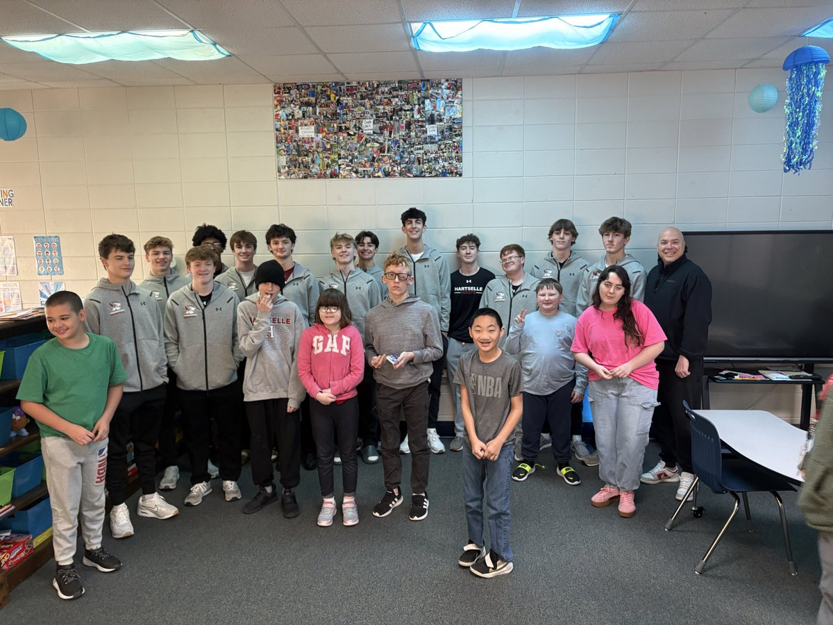 HHS Boys basketball greeted our students into the building &amp; hallways this morning.  This is what it means to be a Hartselle Tiger…believing in and supporting the next generation of leaders! Thank you <a href="/joshgolden2/">Josh Golden</a> <a href="/harbin_blake/">Blake Harbin</a> 
<a href="/HartselleHoops/">Hartselle Basketball</a> 
 <a href="/hartsellehigh/">Hartselle High School</a> 
#youbelonghere