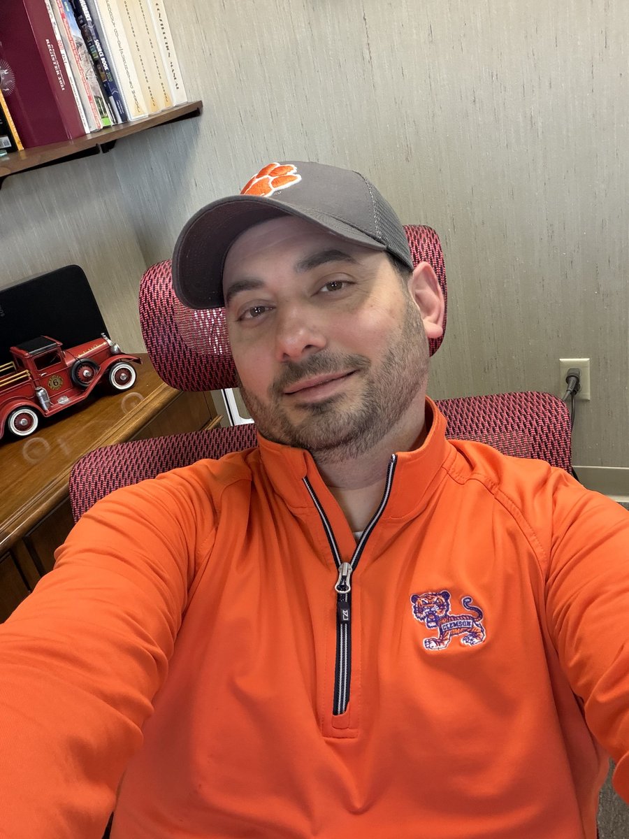 cdgrunow's tweet image. Orange Friday 
Before an all Red Weekend