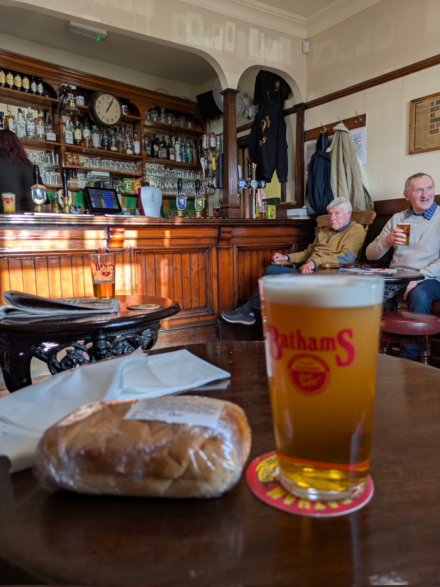 Mappiman1's tweet image. 568

The "Delph Run".  Two out of the six closed, when all information points to them being open.  One a "steak sizzler" or some such nonsense.

With hindsight, I'd have stopped in the front room of the Bull and Bladder 🤣