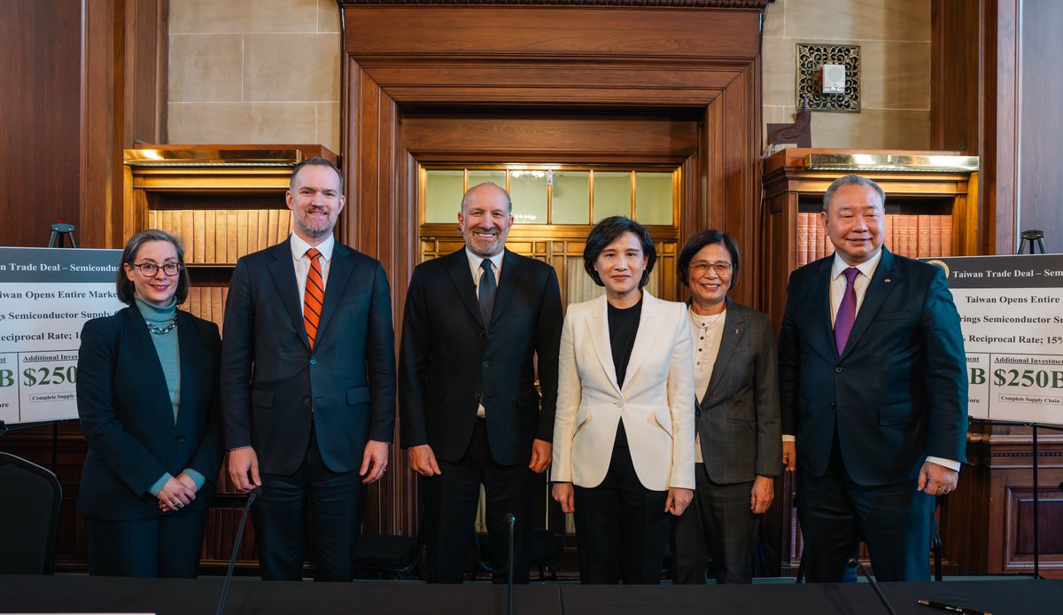howardlutnick's tweet image. Yesterday, we launched the largest semiconductor investment in American history,  joined by Ingrid D. Larson of the American Institute in Taiwan and TECRO Representative Alexander Tah-Ray Yui as we advanced the historic America First trade and investment partnership led by…