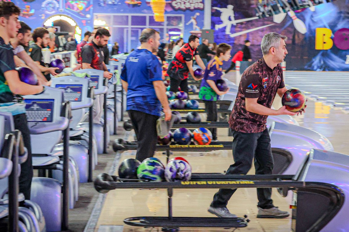 BowlingAkademi's tweet photo. @TBBDF  Faaliyet Programında yer alan 2025-2026 Ferdi Bowling Ligleri 2. ve 3. Lig Federasyon Bowling Şampiyonası ilk gün müsabakaları sona erdi.

İlk defa yarışmaya giren genç ve miniklerin heyecanı gözlerden kaçmadı.

#bowling #sampiyona #bowlingligleri #tbbdf https://t.co/uTvH2TTboR