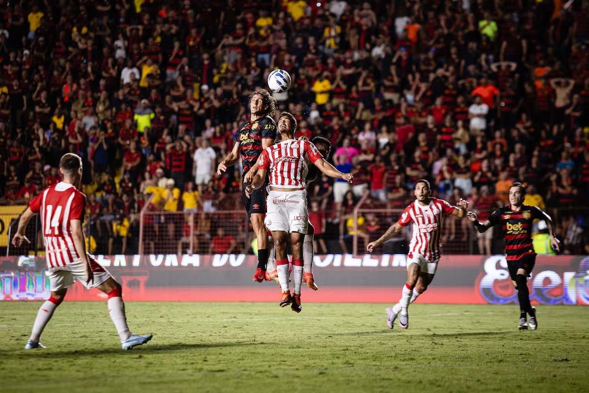 Checamos no <a href="/sportinsiderbr/">Sport Insider</a> as cotas de televisão das principais competições estaduais. Há um abismo entre elas. Os quatro grandes clubes de São Paulo, por exemplo, faturam 105 vezes o valor que os três maiores de Pernambuco recebem. Com <a href="/felipelobo/">Felipe Lobo</a>.

go.sportinsider.com.br/MzzC4w