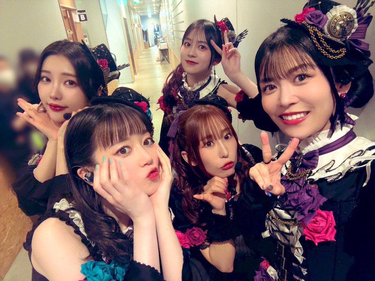 Kanon_Shizaki's tweet image. 本日は
#Roselia ASIA TOUR
#Neuweltfahrt_大阪追加公演DAY1

急な発表にも関わらず、皆様お集まりいただき本当にありがとうございました！
楽しかったです。
明日も宜しくお願いします🥀　#バンドリ