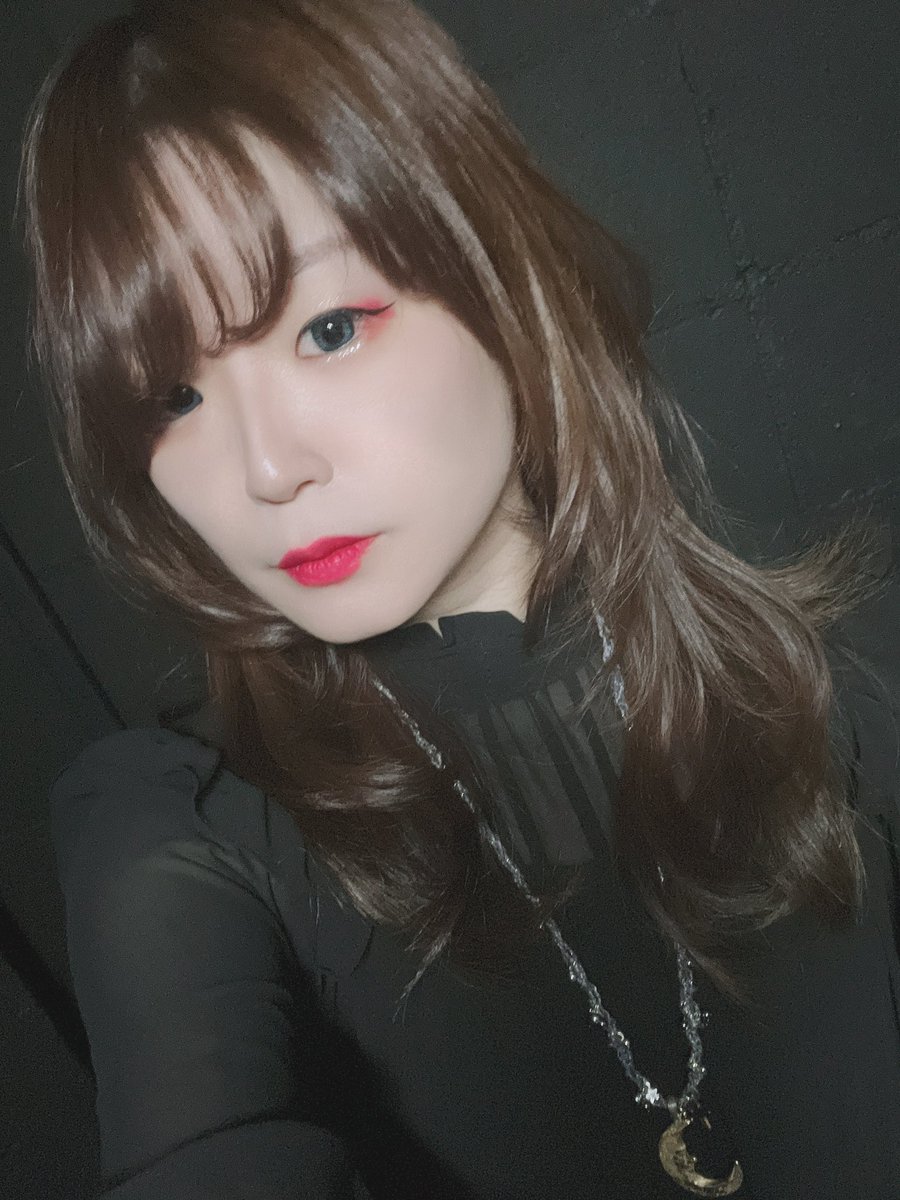 kurofumi01's tweet photo. 渋谷クラブロッソ
「Wonderful Color」
来てくださった方々、見てくださった方々ありがとうございましたあ!!
新年一発目にオリジナル曲歌えてとても楽しかったです✨
打ち上げで皆さんとお話出来たのも楽しかったあ😊
次回は3/5(木)です!!
宜しくお願いします✨
#WonderfulColor https://t.co/7LITXzTdXw