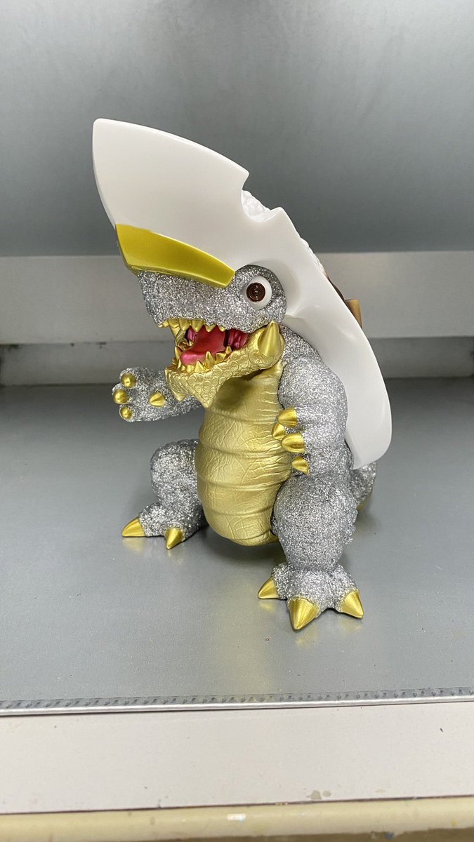 yama823's tweet image. ＷＦ用ギガラメカレゴンプラチナム

今回は　
①通販抽選　ＷＦ後発送予定
②事前抽選会場渡しのダブルチャンスの予定です。
ぜひこの機会に！

#カレゴン #ソフビ #sofbi #kawaii #sofvi #カレー #怪獣