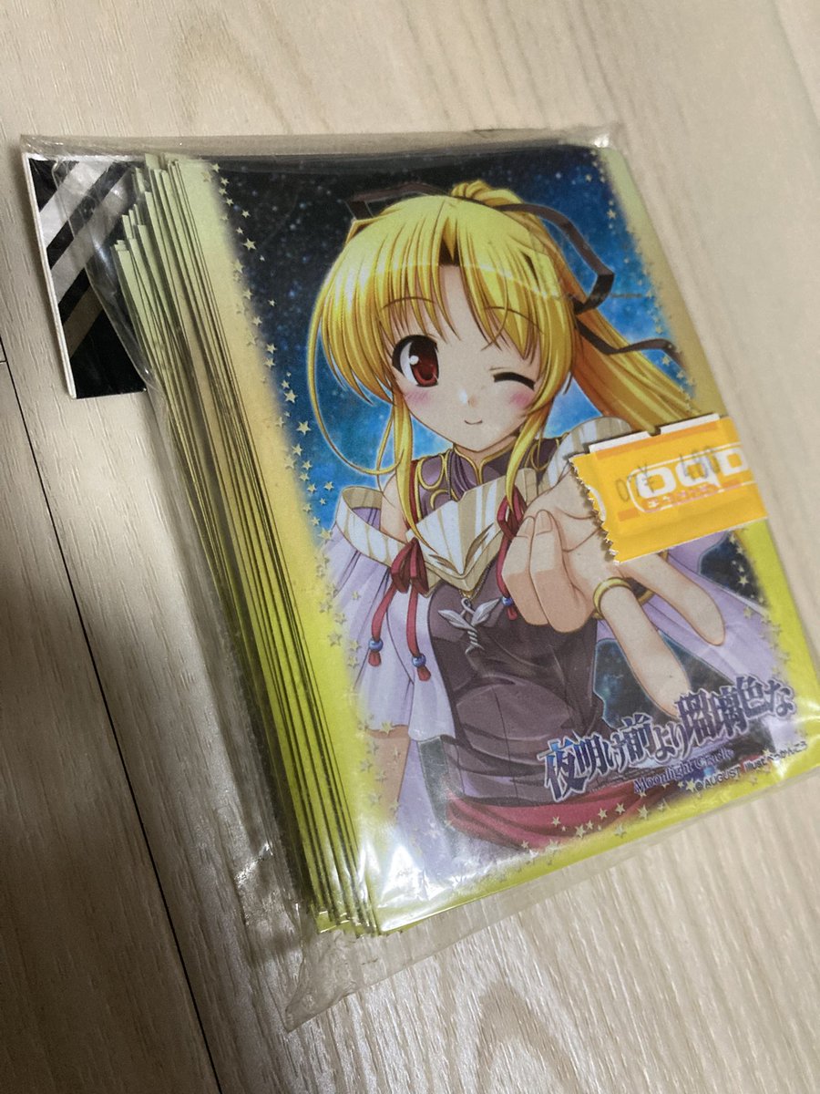 ポケカ新デッキ構築に向けてある程度材料は揃ったけど、スリーブが無いんだよなあ……と思ってたらクローゼットの奥からオタクスリーブを発見した
一旦はこれでいいや