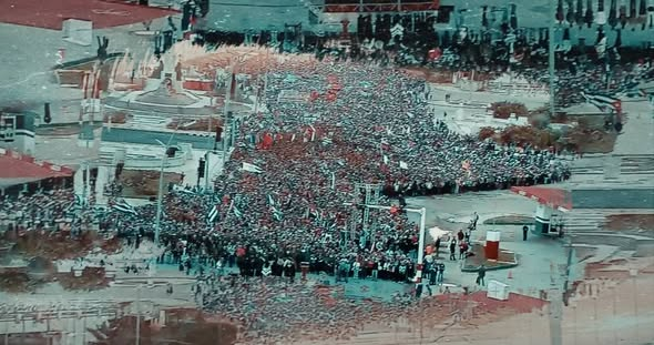 🇨🇺 Hoy en #Cuba miles marchan desde la Tribuna Antiimperialista José Martí en homenaje a los 32 combatientes caídos defendiendo la soberanía. #HonorYGloria