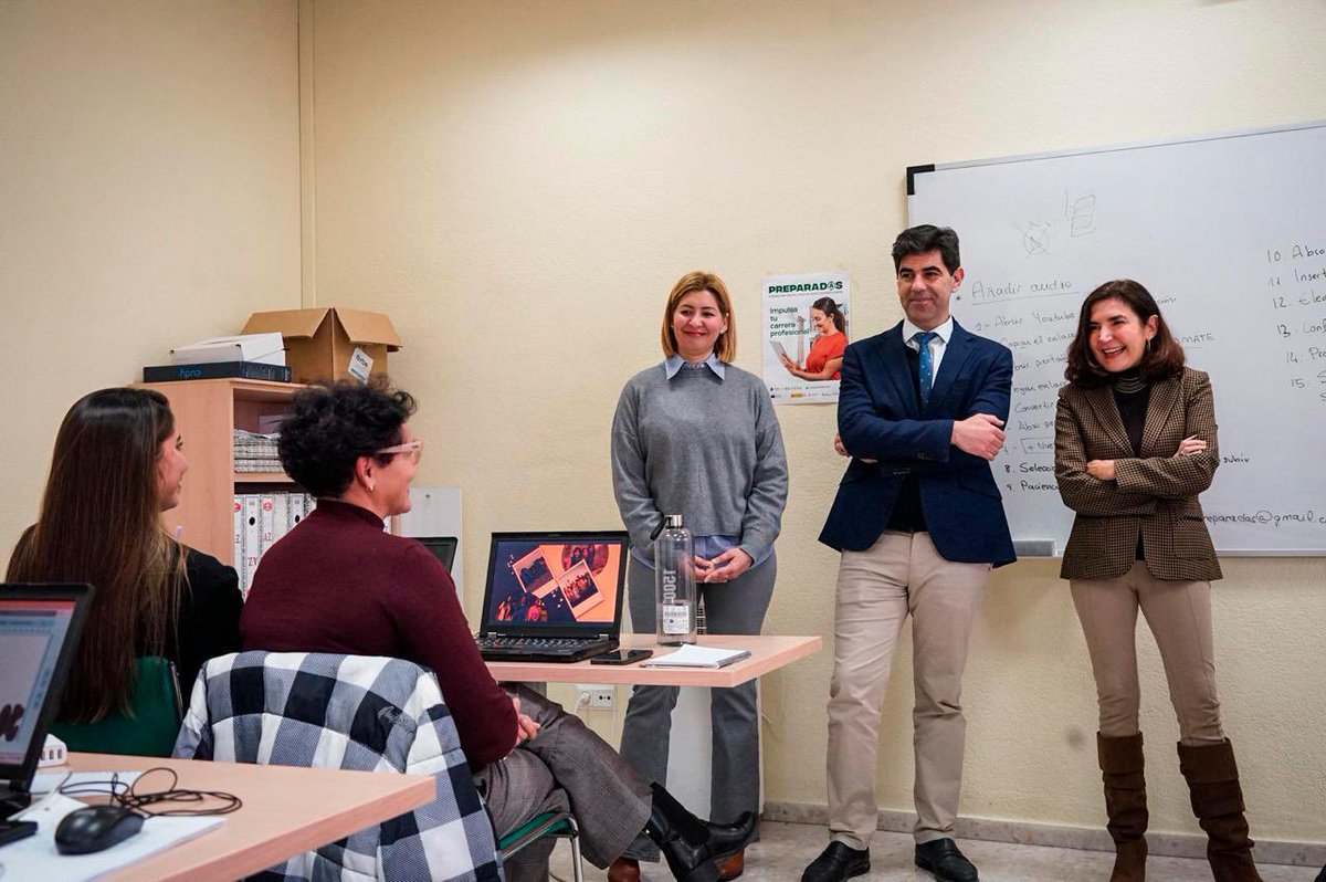 RBlancoEguren's tweet photo. Hoy he visitado en Coín, Málaga, uno de los cursos de #Preparadas. Apostamos por la formación digital para que ninguna mujer se quede atrás. Ya son más de 80.300 andaluzas formadas. Porque cuando se unen herramientas y oportunidades, se transforman vidas.
#mujeres #Preparadas https://t.co/KDiVgnmgWw