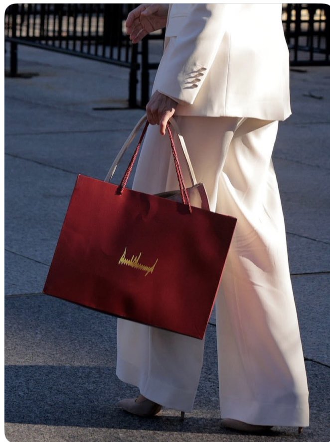 Machado exits the WH with a bag full of Trump shitty merchandise, and leaves behind her Nobel and her dignity.