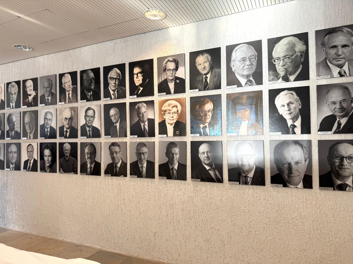 KRM-Sprecher Ali Mete hat an der Feierstunde des Bundesverfassungsgerichts teilgenommen. 
 
Anlass war die Verabschiedung der Vizepräsidentin a. D. Prof. Dr. Doris König und der Mitglieder des Gerichts, Dr. Ulrich Maidowski und Dr. Josef Christ, sowie