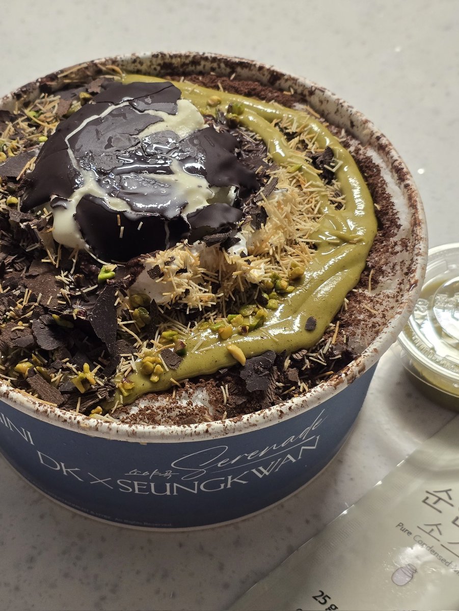 두바이 설빙 먹어봤는데 위에는 확실히 식감도 맛도 좋지만 윗부분을 제외한 나머지가 공허의 얼음으로 가득해서 호와 불호 의견 모두 이해됨 (난 또 안시켜먹을듯)