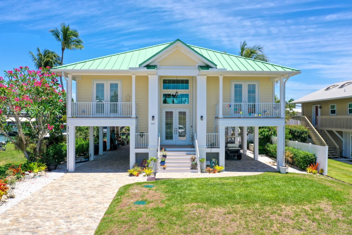 SFDesignInc's tweet image. What a great way to start the day! Our Northshore house plan is headed to beautiful Sneads Ferry, North Carolina—a charming coastal town known for its rich fishing heritage, nearby pristine beaches, and relaxed coastal lifestyle. Thank you, John.
youtu.be/tFBQ1XzmDJw