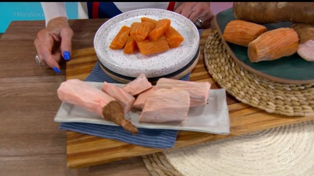 Ana Maria Braga mostrou que existe mandioca laranja e que ganhou algumas mudas.
#MaisVocê #MaisVoce
