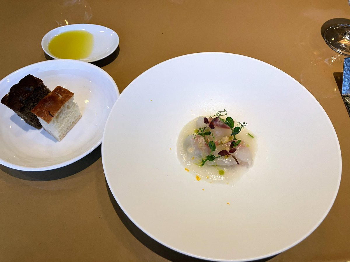 cococucuma's tweet photo. チェックイン前にFORNIでランチ🍽️
フォカッチャめちゃふわ！
たくさん食べちゃいました😋
#forni https://t.co/NjEibhtijm